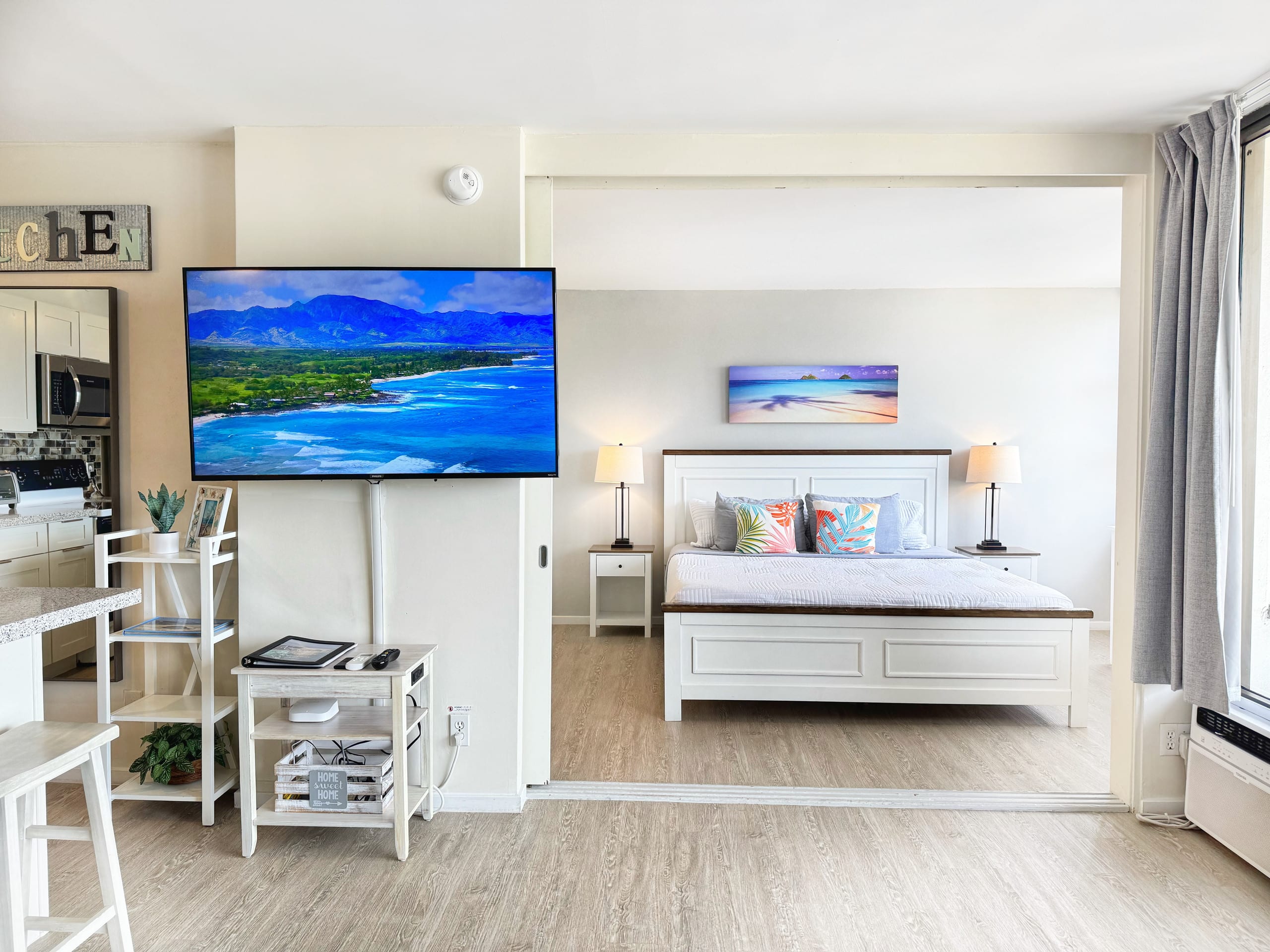Condo in Honolulu · ★4.97 · 1 bedroom · 2 beds · 1 private bath - Image 7