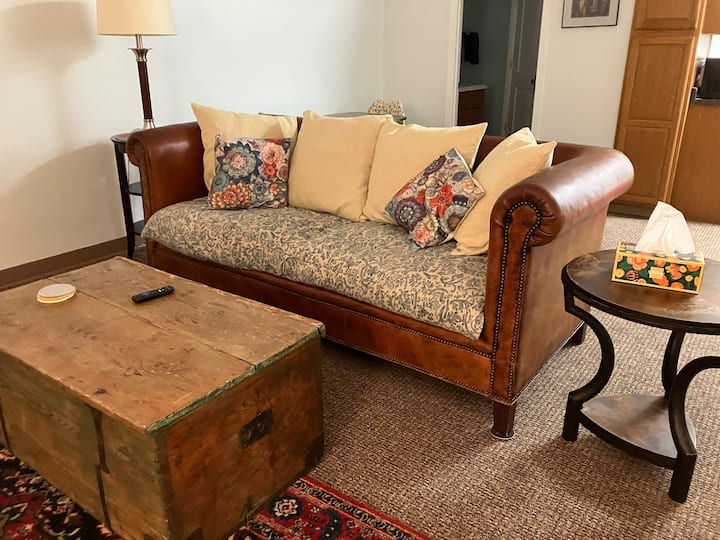 Home Away From Home, Downtown Freeport - フリーポート, IL