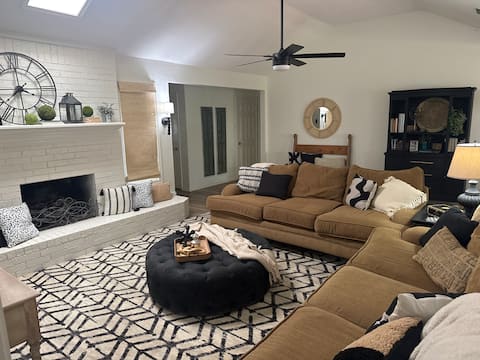 The Lubbock Landing - fabulous 3/2/2 home SW LBB