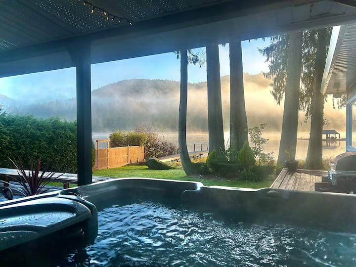 West House 3 bedroom home shawnigan lake hot tub