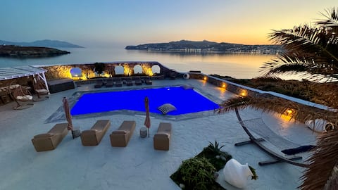 Stay Waterfront – Stunning 6-Bedroom Villa Annita