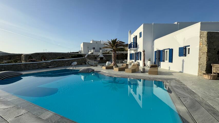 Stay Waterfront – Stunning 6-Bedroom Villa Annita gallery image 5