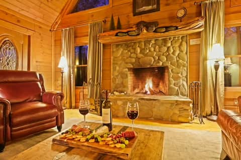 Family Cabin - Hot tub, Game room, Fire place