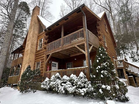 Family Cabin - Hot tub, Game room, Fire place