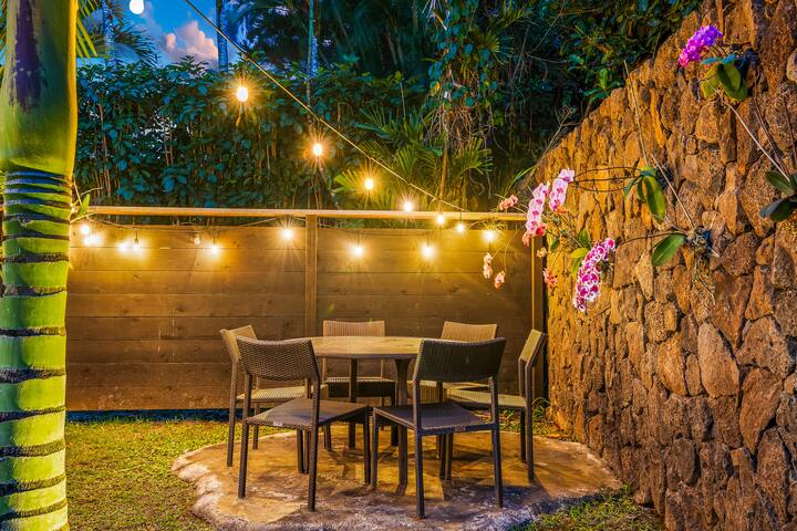 Huge Home w/Private Pool, Jacuzzi & Water Slide! gallery image 5