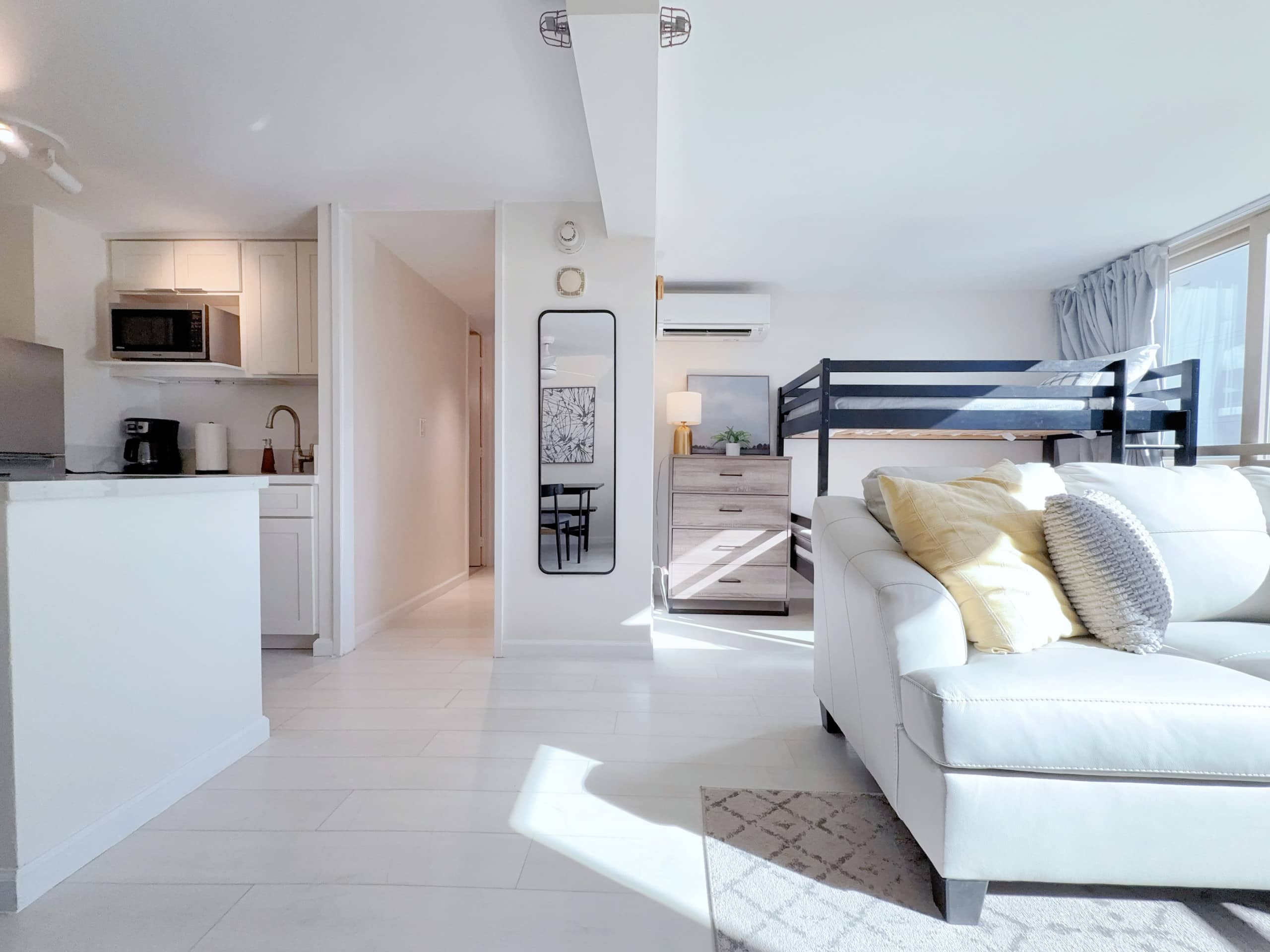 Condo in Honolulu · ★4.91 · 1 bedroom · 4 beds · 1 bath - Image 6