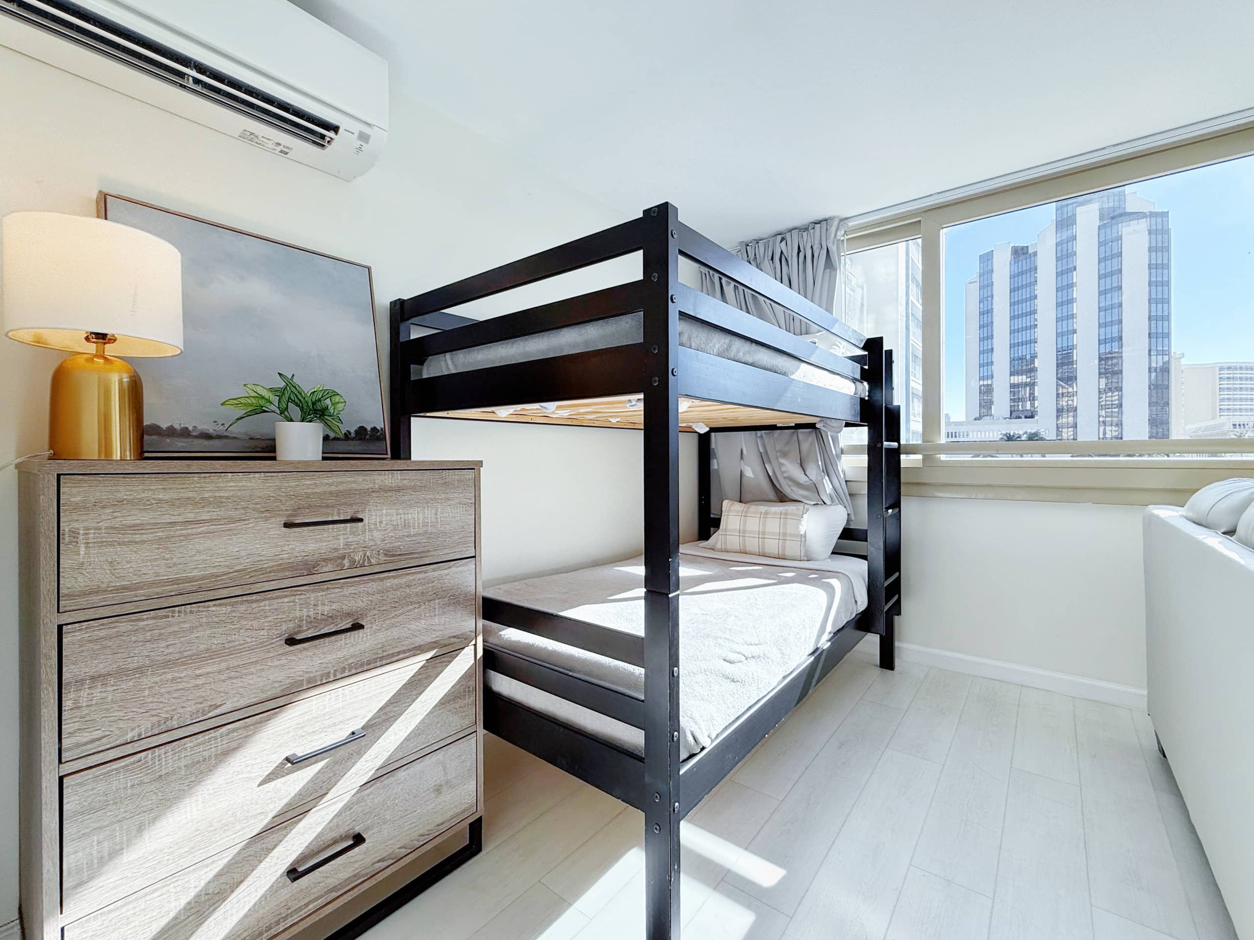 Condo in Honolulu · ★4.91 · 1 bedroom · 4 beds · 1 bath - Image 8
