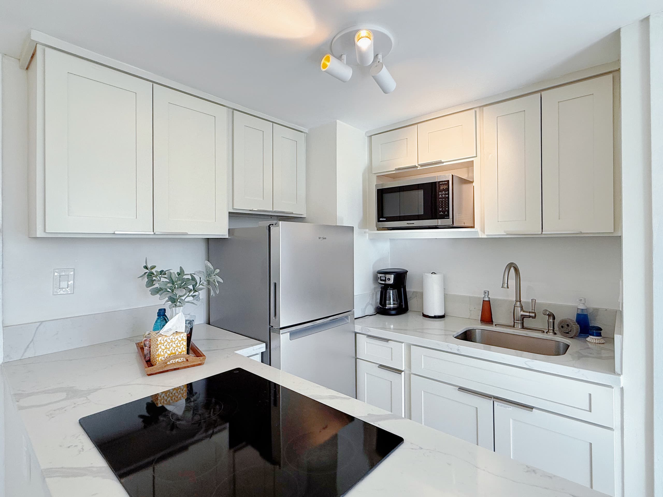 Condo in Honolulu · ★4.91 · 1 bedroom · 4 beds · 1 bath - Image 12
