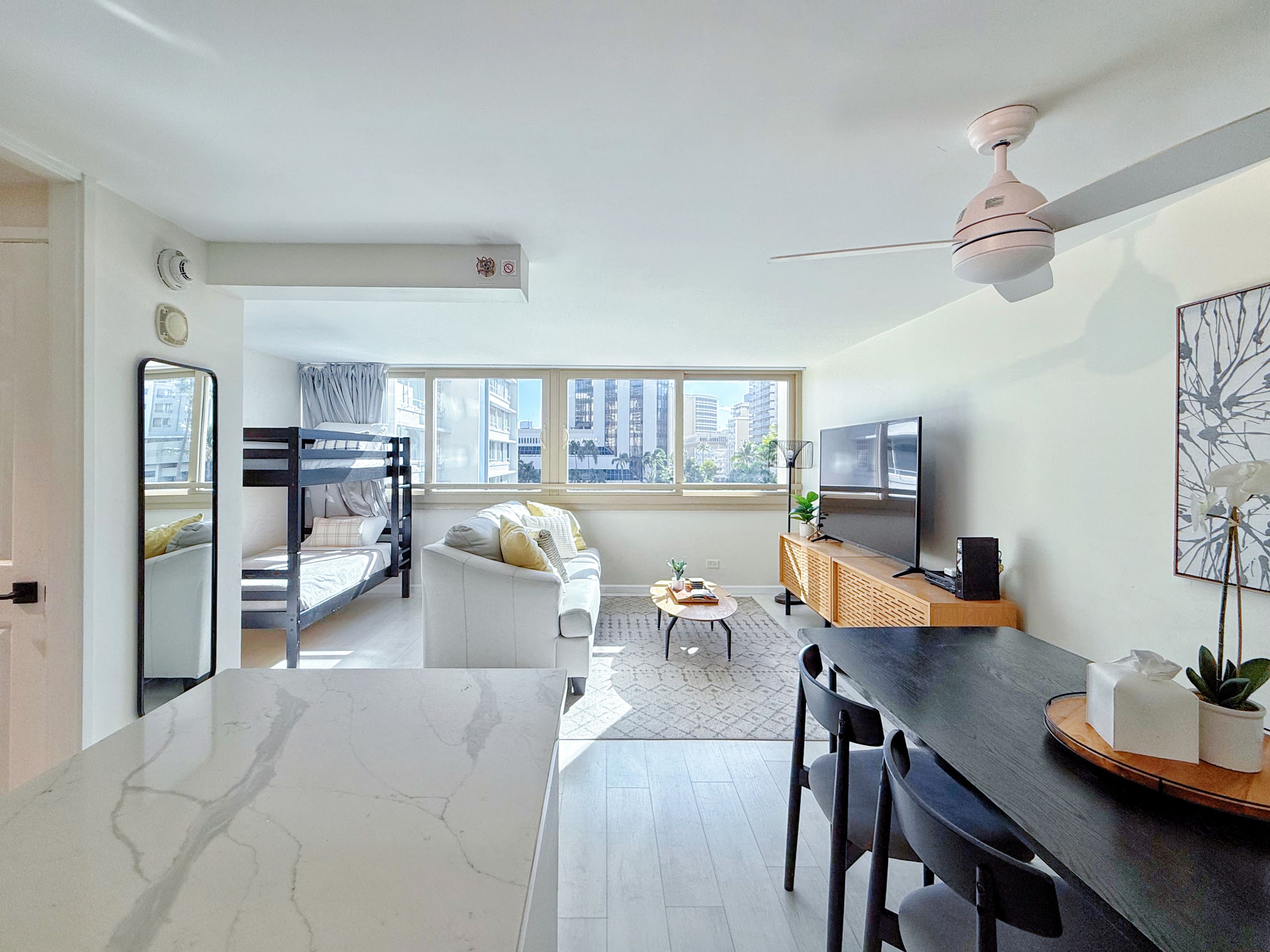 Condo in Honolulu · ★4.91 · 1 bedroom · 4 beds · 1 bath - Image 4