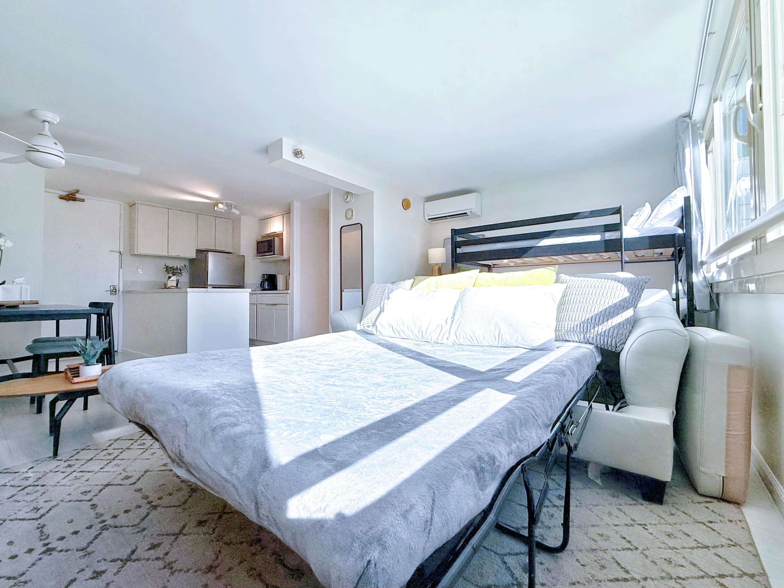 Condo in Honolulu · ★4.91 · 1 bedroom · 4 beds · 1 bath - Image 10