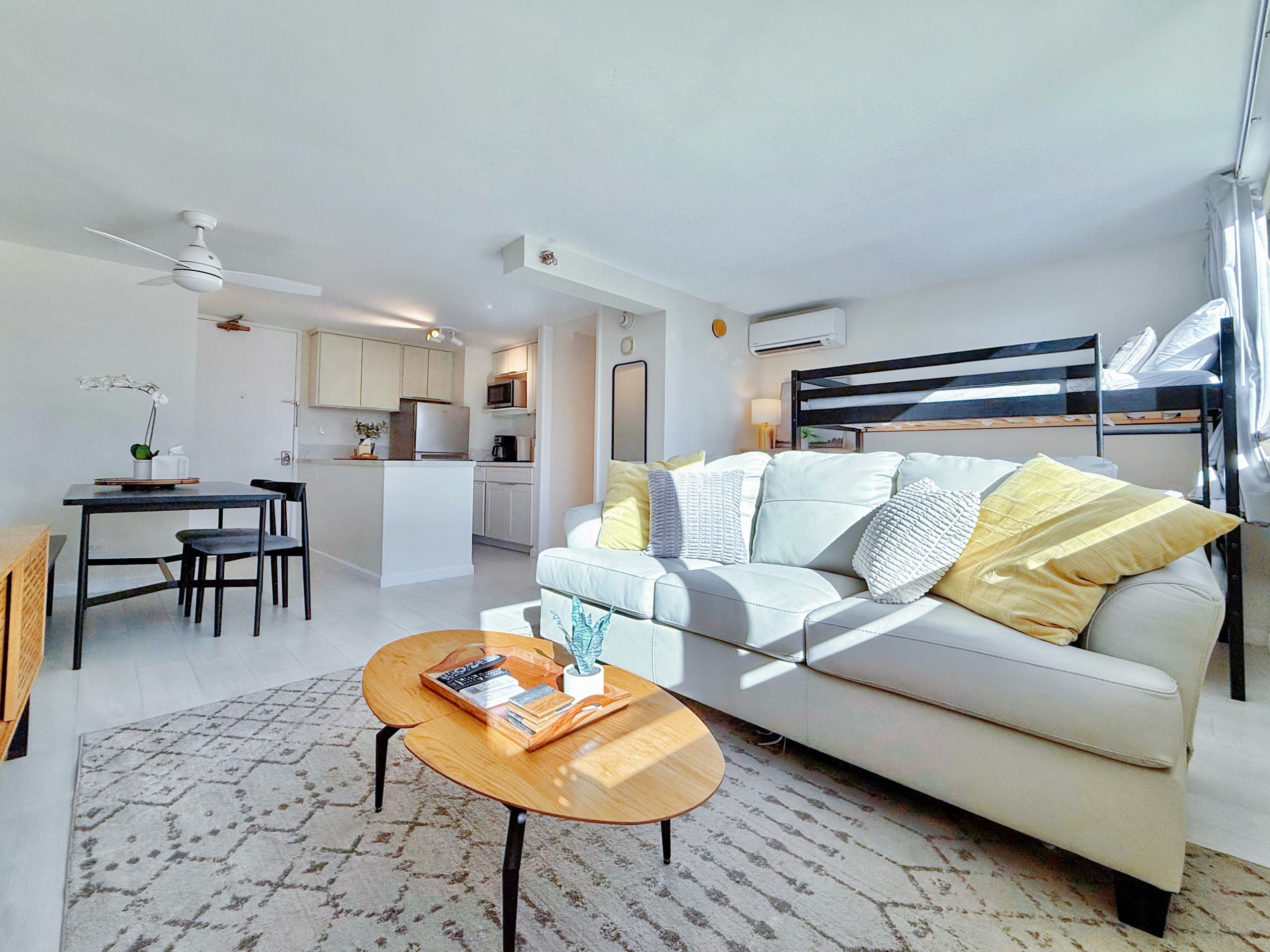 Condo in Honolulu · ★4.91 · 1 bedroom · 4 beds · 1 bath - Image 2