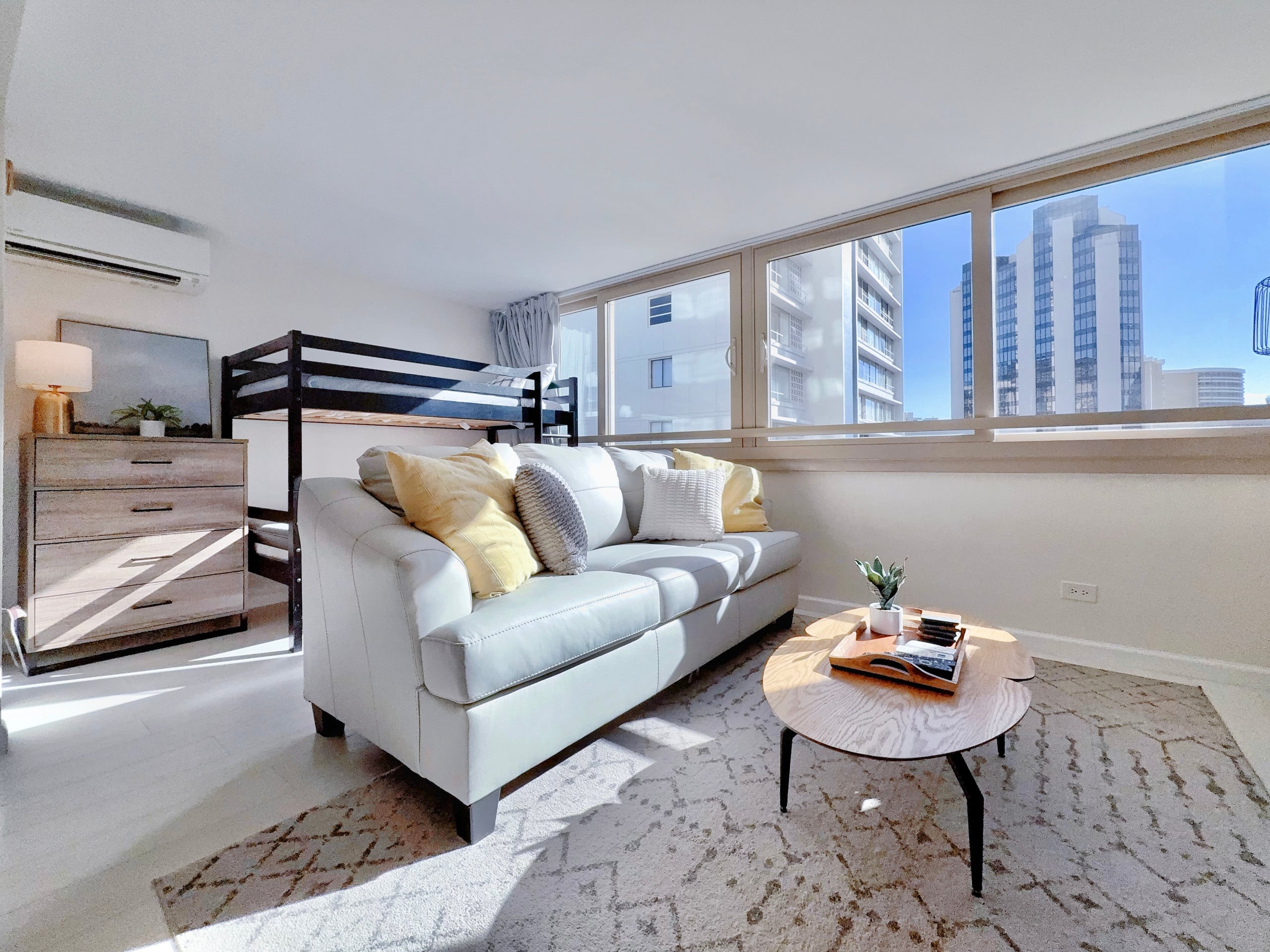 Condo in Honolulu · ★4.91 · 1 bedroom · 4 beds · 1 bath - Image 3
