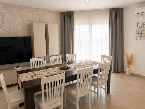 Popular Airbnb listing: APARTMENT LEONARDELLI FARM & POOL in Grad Vodnjan
