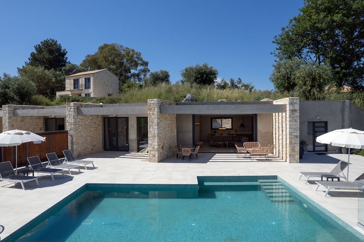Villa Serapias - Villa Moderne Avec Piscine Privée - Kassiopi