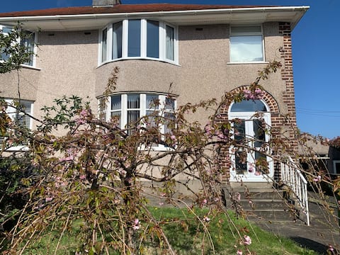 Charming 3-bed semi-D