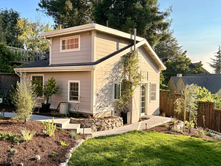 Sparkling And Peaceful Backyard Cottage - Berkeley, CA