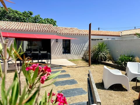 Family-friendly house 100 m from the sea