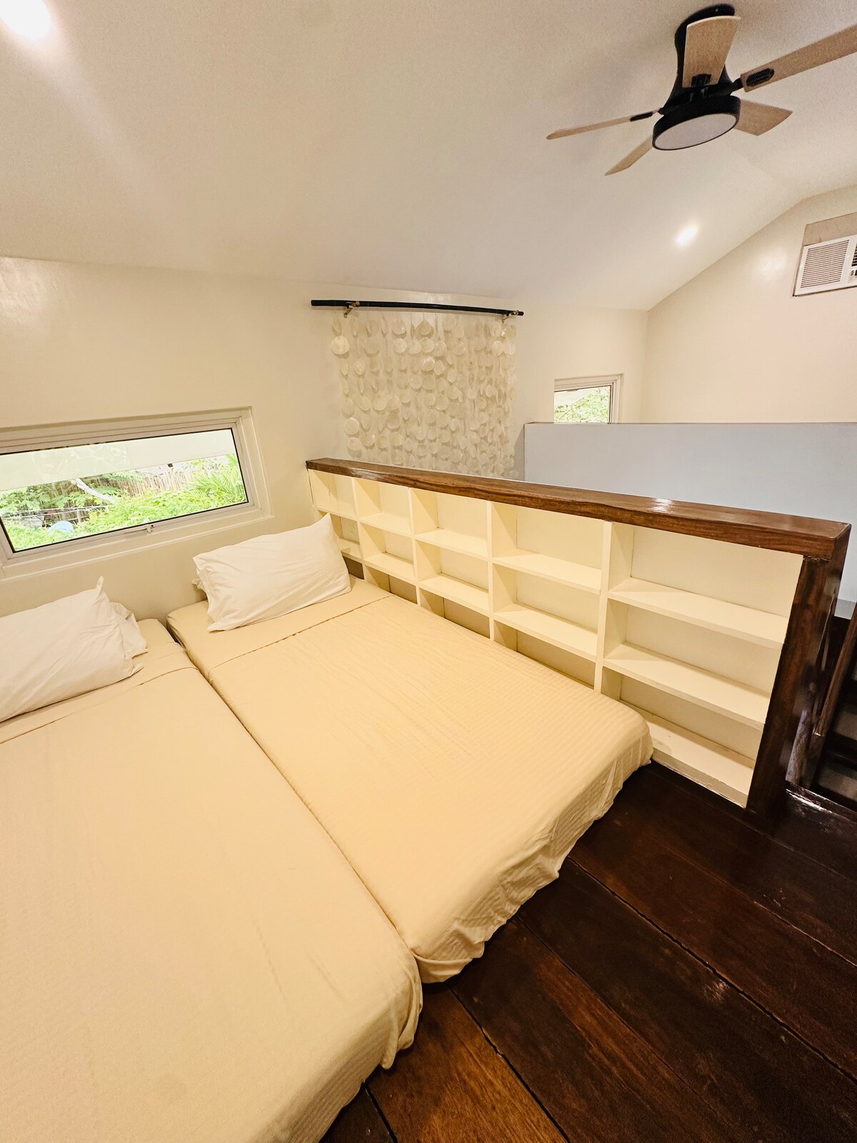 בלופט 1 יש 2 מיטות יחיד