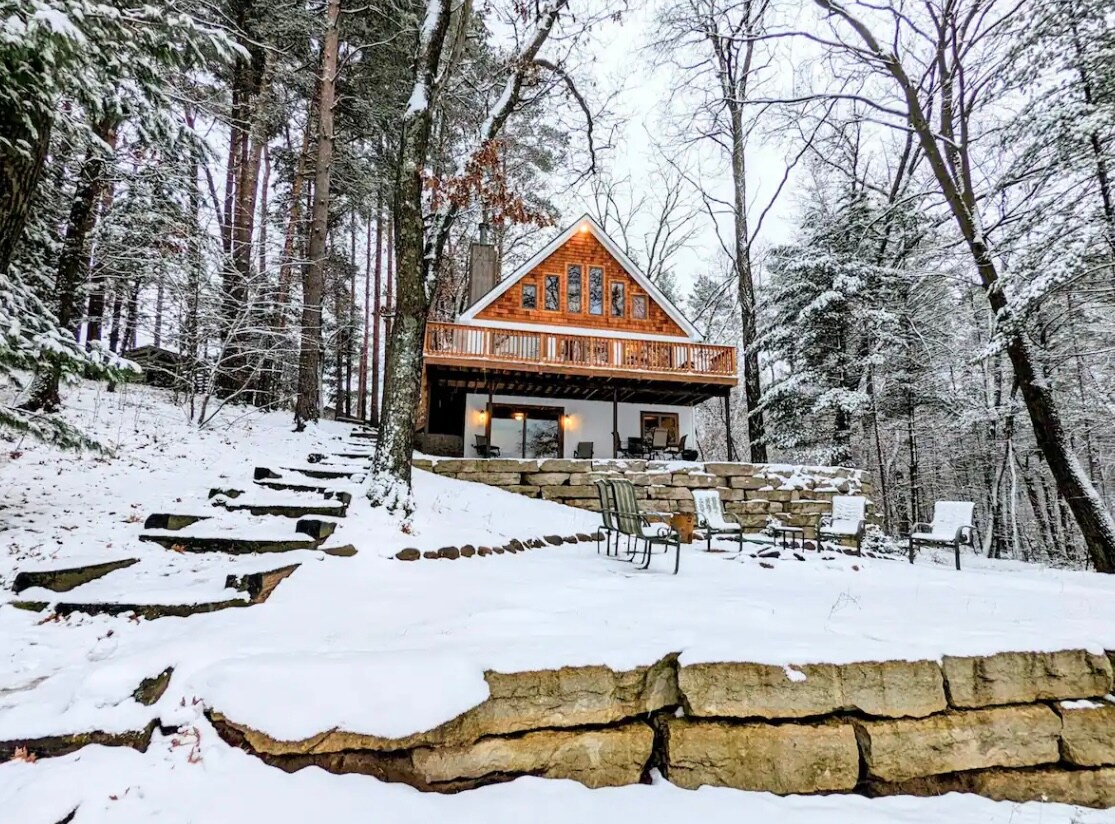 Cozy Chalet on Full Rec Lake! Cottages for Rent in Wild Rose