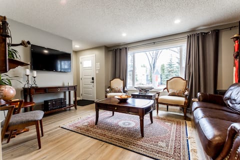 Successful Airbnb property: Charming 3-Bed Retreat Steps from Valley Line LRT in Mill Creek South