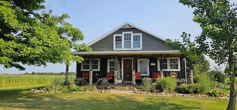 1901 Charming Farmhouse 1 Mile to Mid-Ohio Raceway