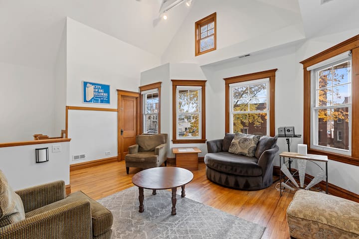 Cathedral ceiling duplex in the city