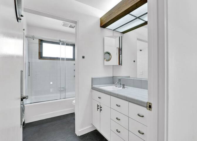 Ocean View in the Venice Peninsula gallery image 2