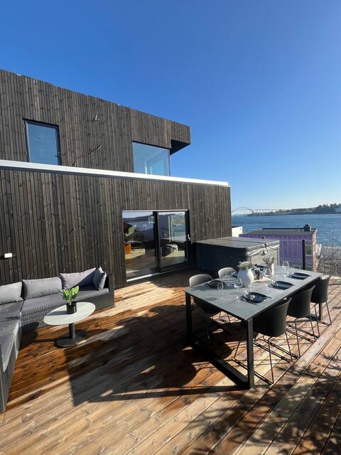 Sea view and jacuzzi | Stylish and spacious home