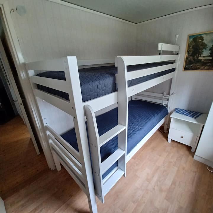 Lit superposé lit de 80 cm, armoire et commode