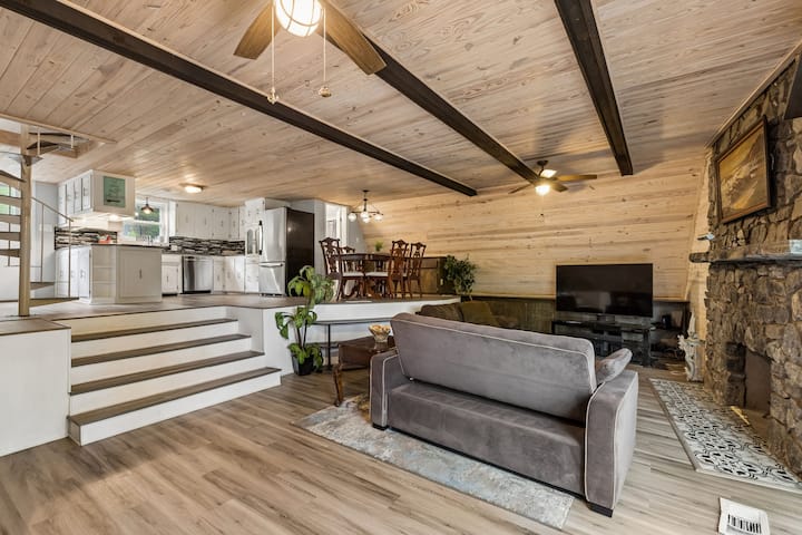 Cozy Cabin | Hikes, Lake Views & Fireside Nights - Pottsboro, TX