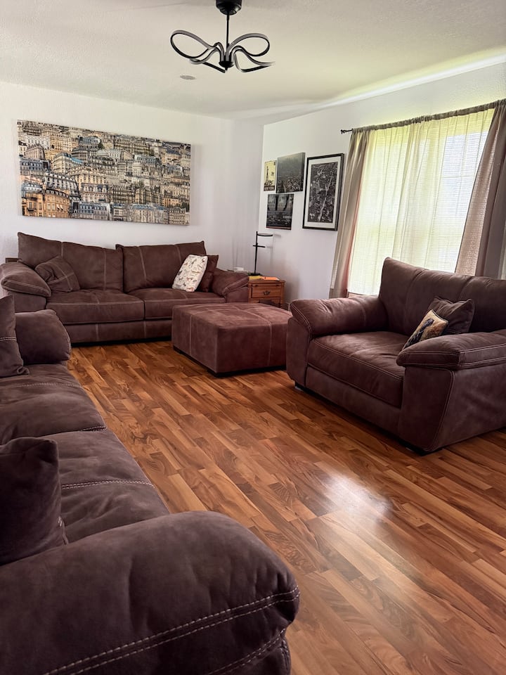 Black Dog Lodge : 3 Bed 2 Bath Home - Joplin, MO