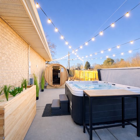 Mile-High Haus, Hot Tub, Sauna, Games, Sleeps 16!