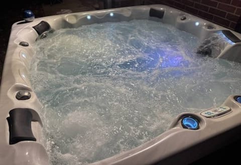 4 Miles to Road America-Home-Hot Tub-Heated Pool