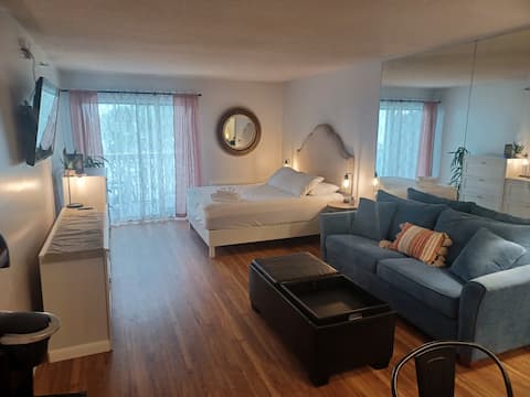 Top performing Airbnb: Georgia 🍑. Oceanside studio retreat on 91st st. in Ocean City