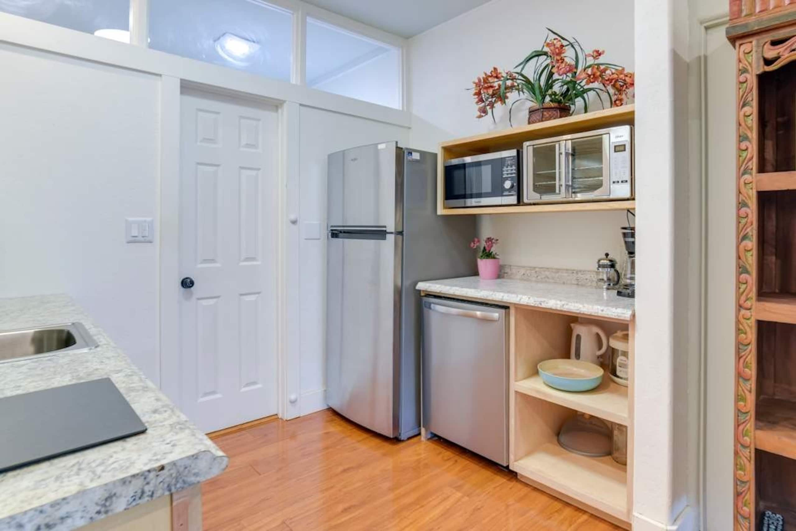 Home in Wailuku · ★4.81 · 3 bedrooms · 6 beds · 1.5 private baths - Image 8