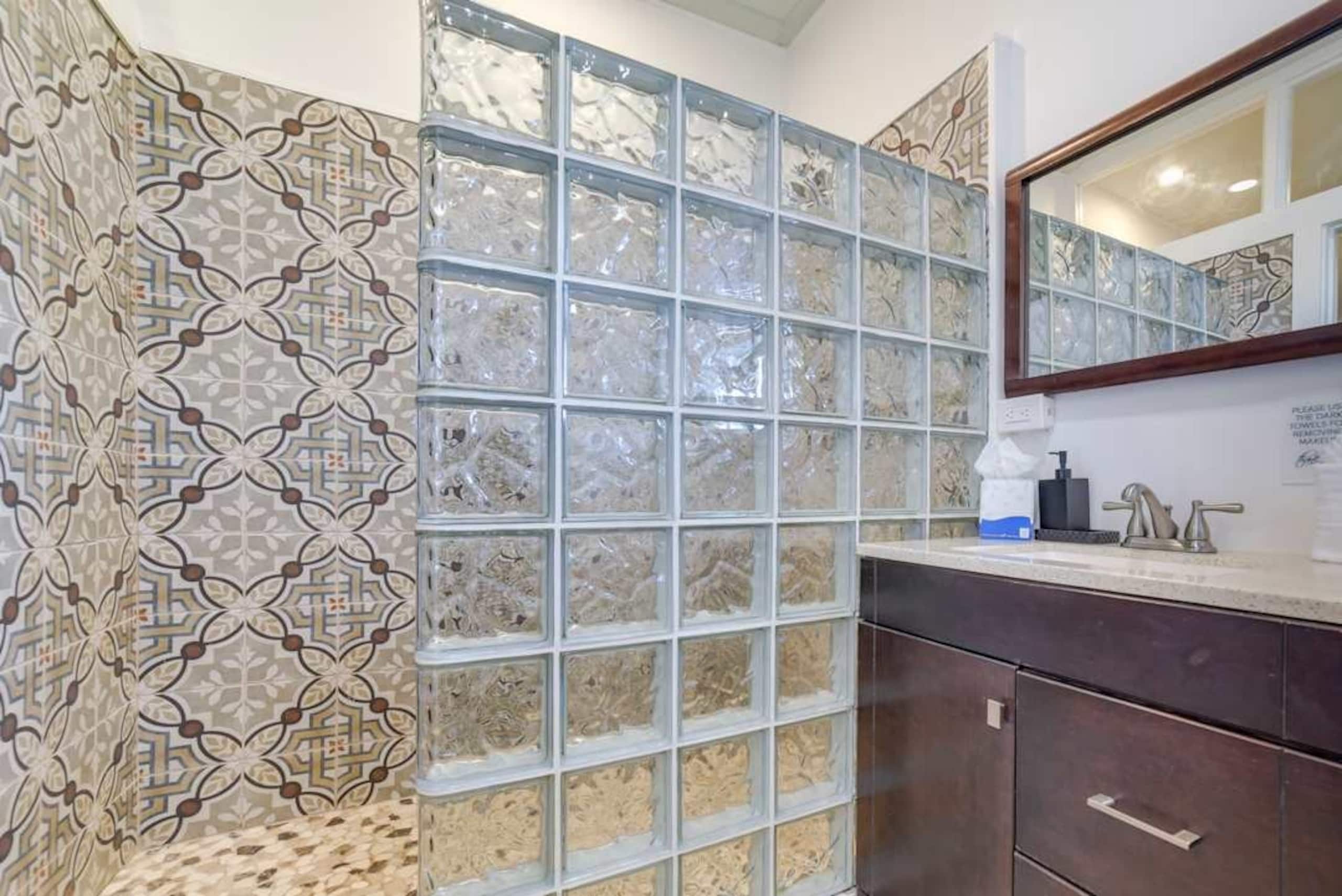 Home in Wailuku · ★4.81 · 3 bedrooms · 6 beds · 1.5 private baths - Image 14