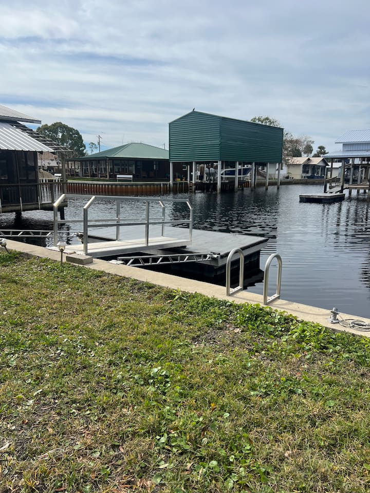 Getaway at the Gulf Waterfront home on canal Houses for Rent in