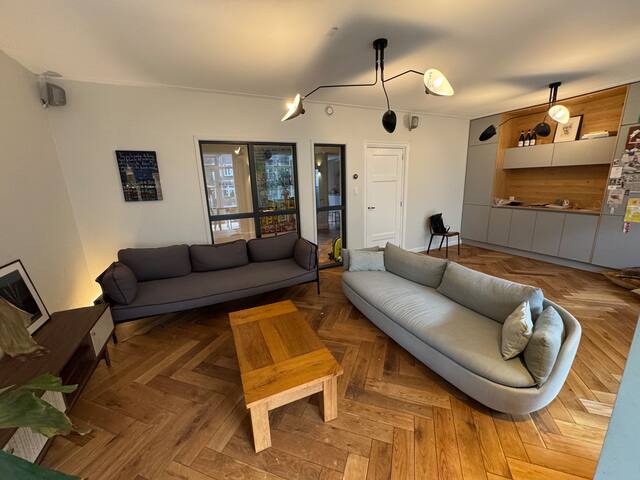 Luxurious & spacious family home with sunny garden gallery image 4