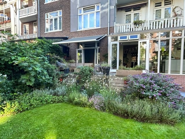 Luxurious & spacious family home with sunny garden