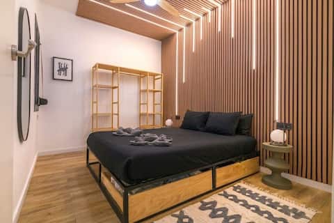 Top Airbnb: 2 blocks from the beach. 15 min by train to Ramblas. in Sant Adrià De Besòs