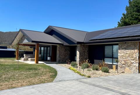 Bella Casa - Brand new spacious four bedroom home