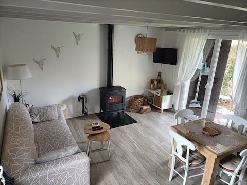 Top performing Airbnb: A lovely cottage 200 m from the sea - garden - parking - linens in Villers Sur Mer