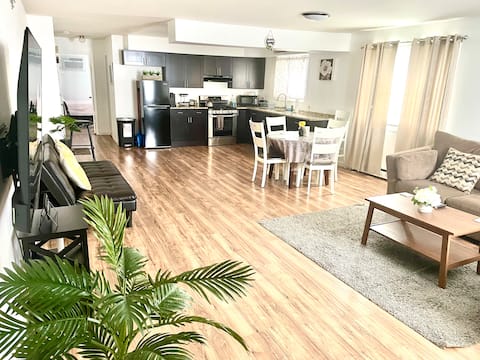 Homey & Spacious, 2 TVs, parking, laundry