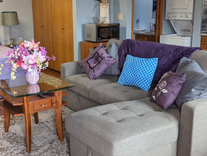 Charming Garden Suite At Pineridge Rose Farm - Lake Red Rock, IA