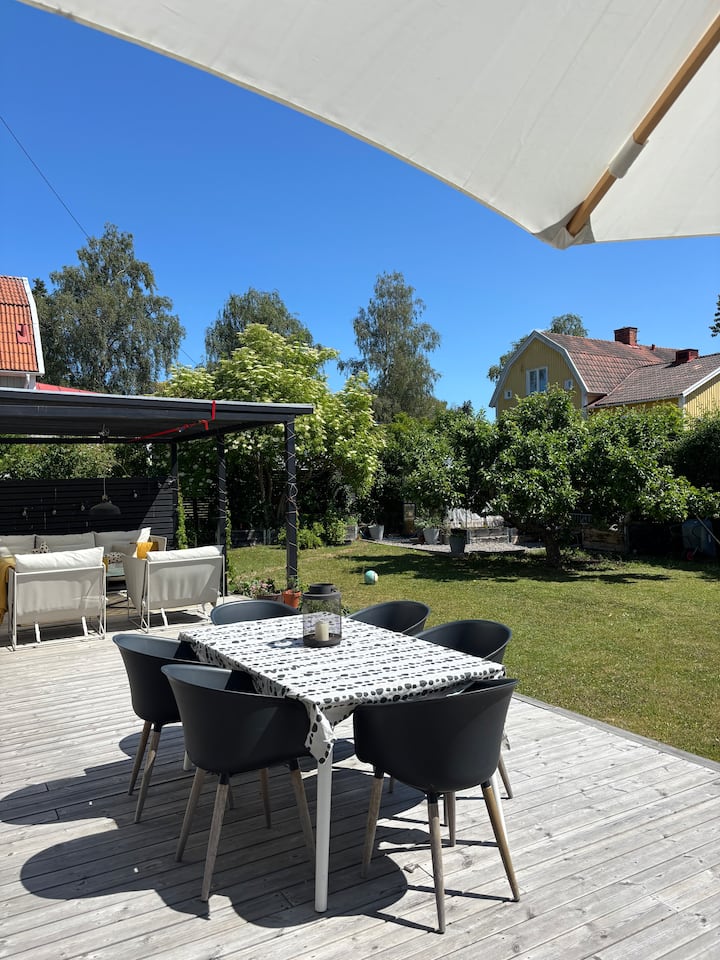 Stor Villa Med Härlig Trädgård & Lekplats - Sztokholm