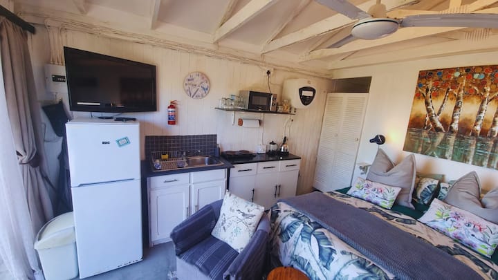 Converted Boathouse, Sea Views, Knysna Apartment. - Knysna