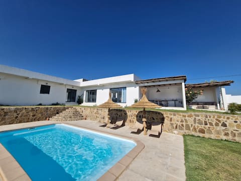 SUPERB VILLA WITH SEA VIEW, ★ POOL NOT OVERLOOKED