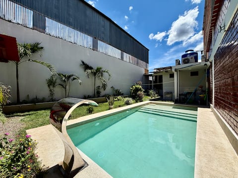 Private Pool, House 5 Minutes from Downtown, 3 Bedrooms with A/C
