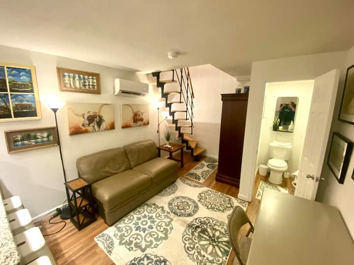 Private King Suite • Free Parking • Near Downtown - Houston, TX
