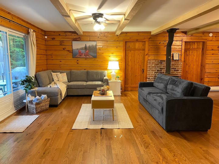 Lalaland Cottage: 10-acres Getaway Across Mazinaw - Ontario